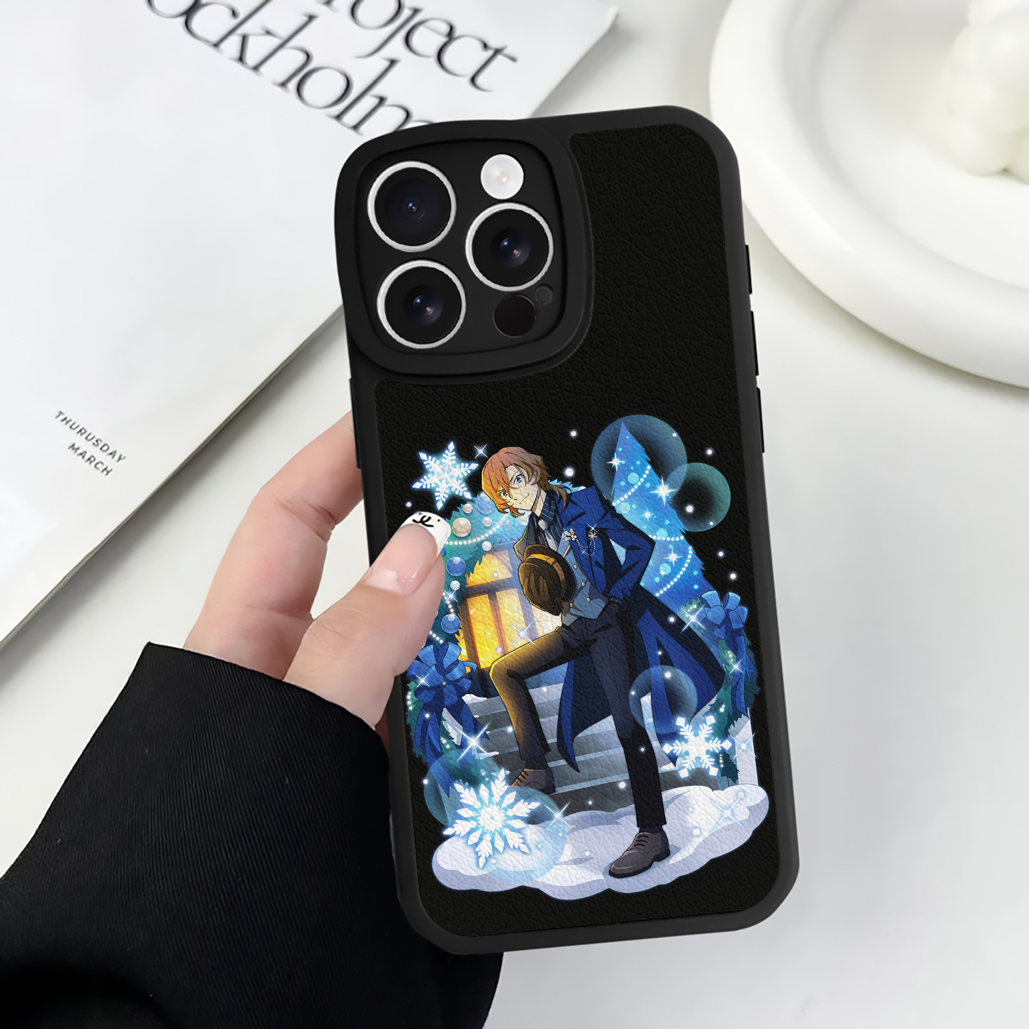 （画像用） 文豪ストレイドッグス Bungo Stray Dogs 【iPhone 16シリーズ対応】シリコンスマホケース（レザー調） 材質：シリコン